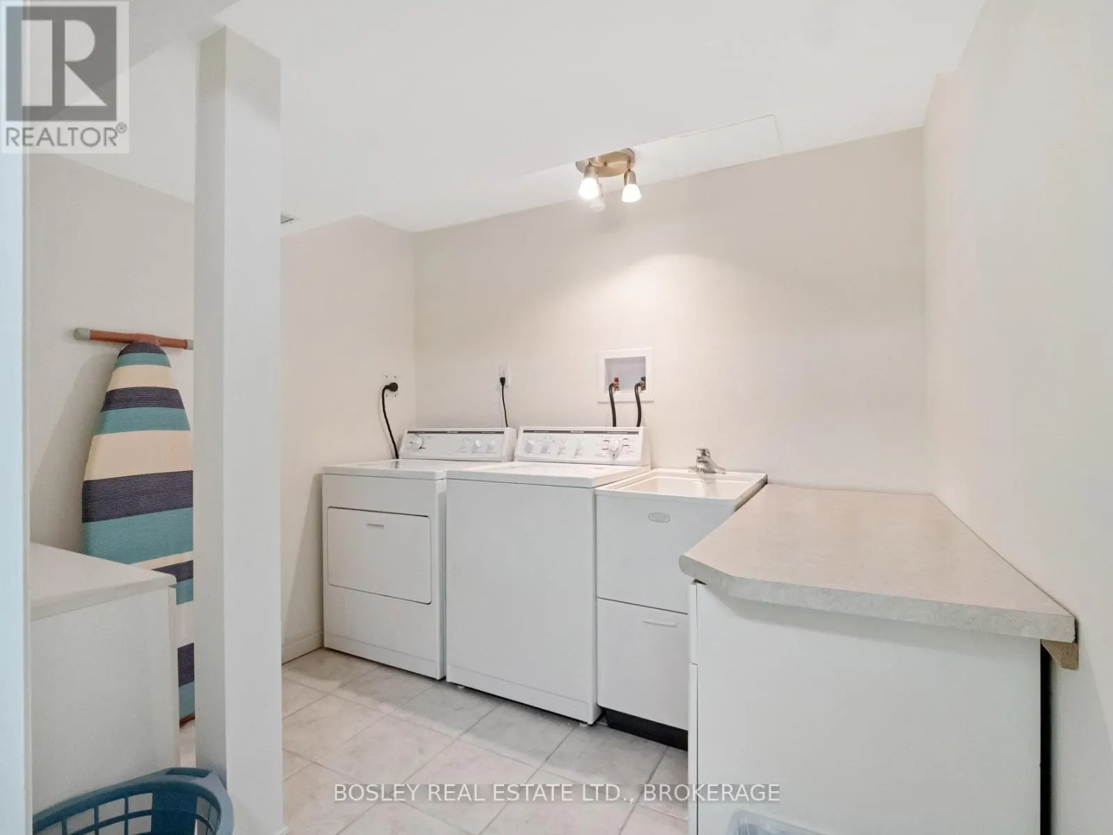 5 - 575 SIMCOE STREET, #5
