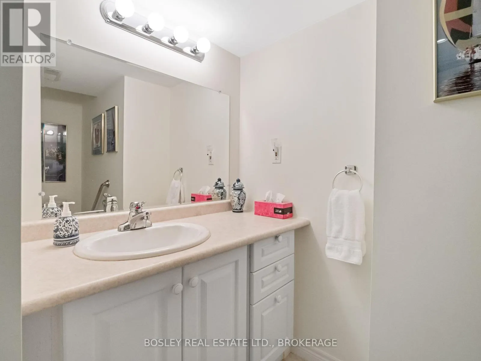 5 - 575 SIMCOE STREET, #5