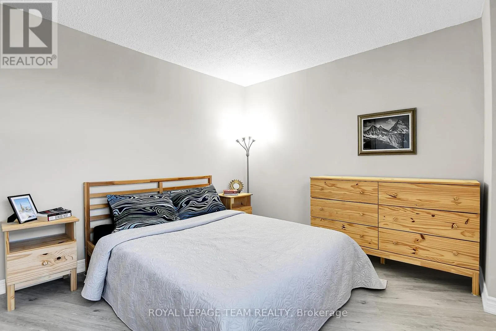 2409 - 900 DYNES ROAD