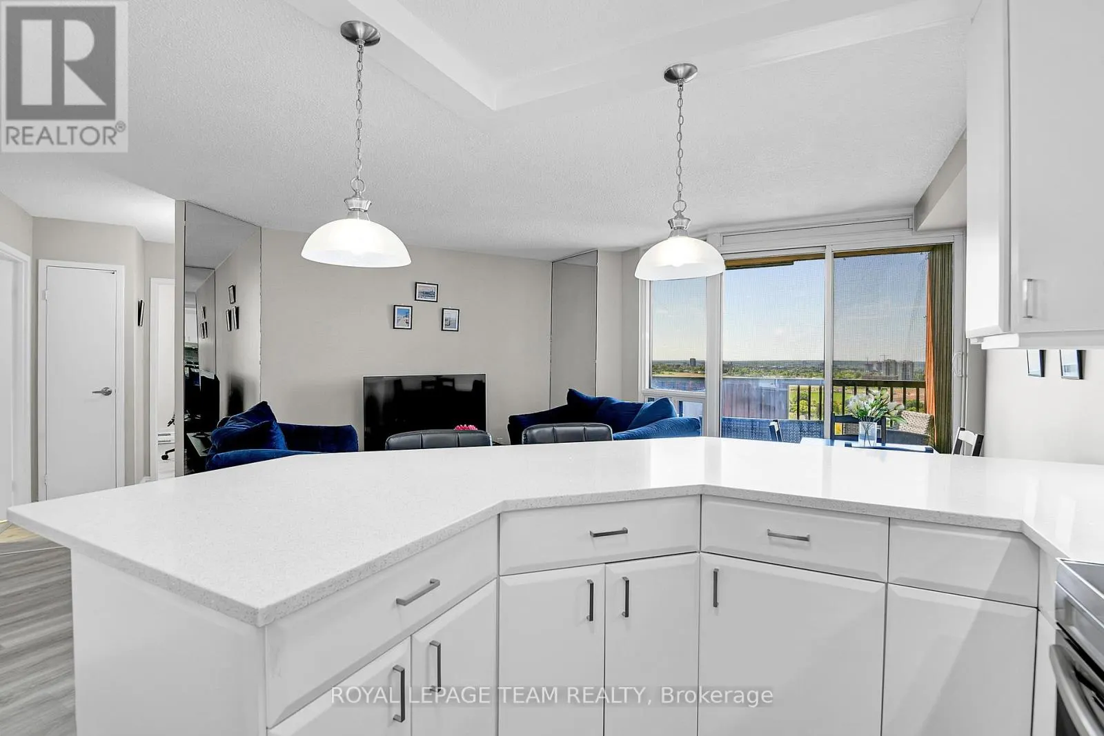 2409 - 900 DYNES ROAD
