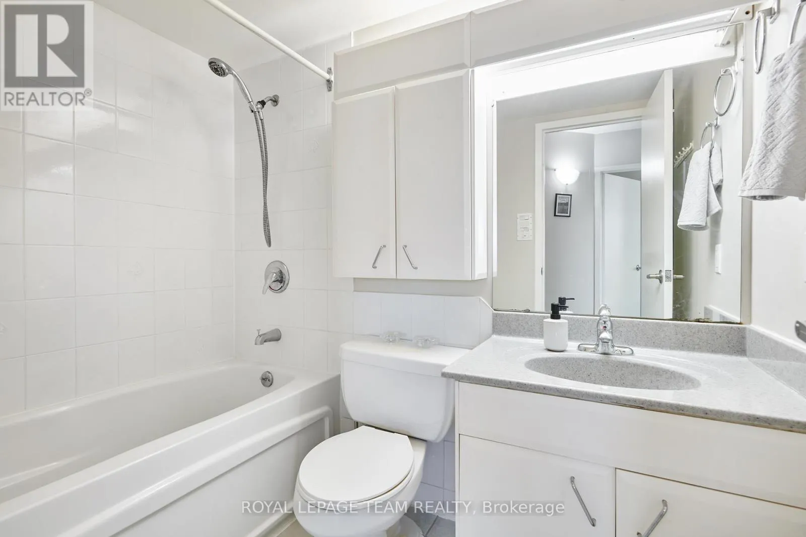 2409 - 900 DYNES ROAD