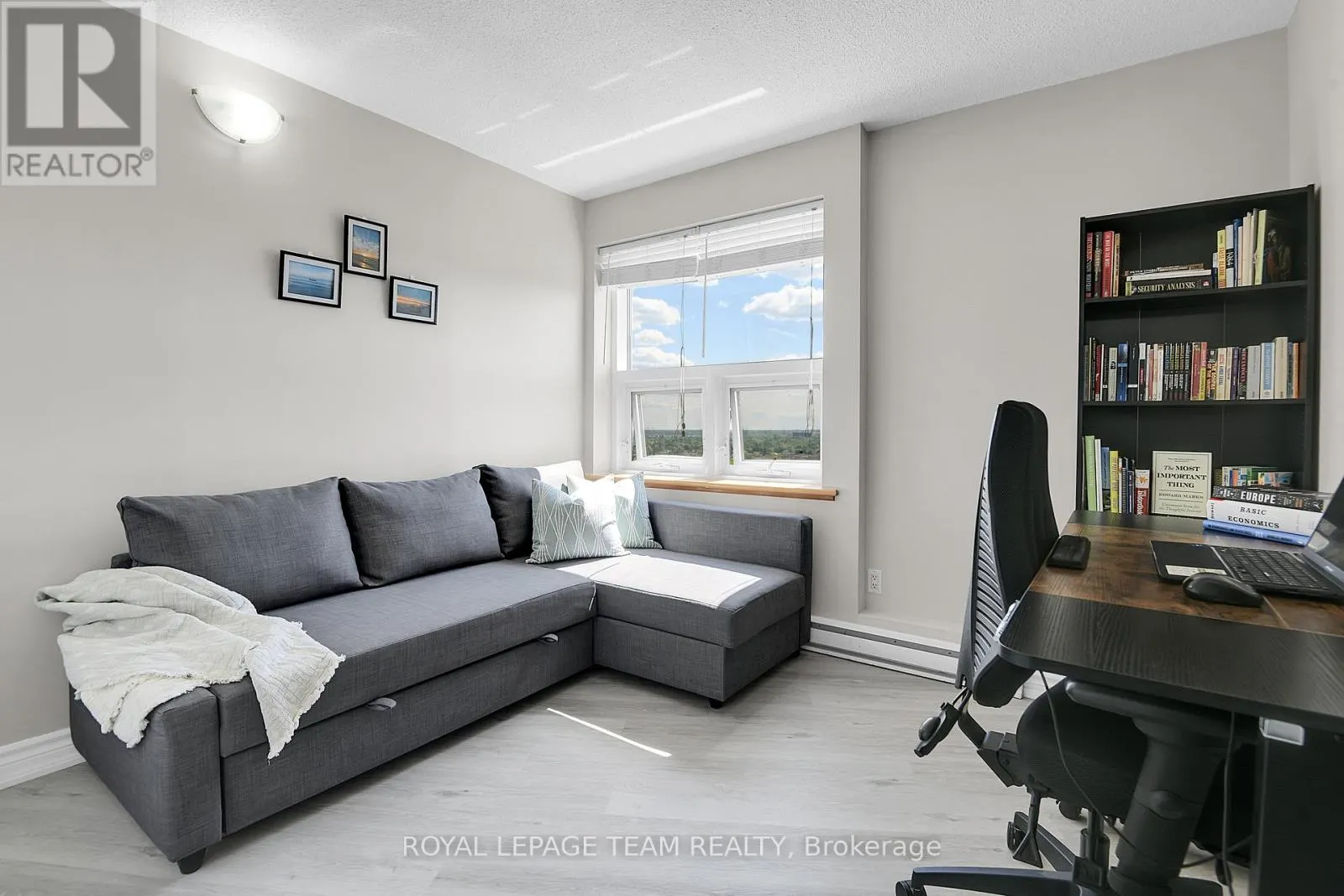 2409 - 900 DYNES ROAD