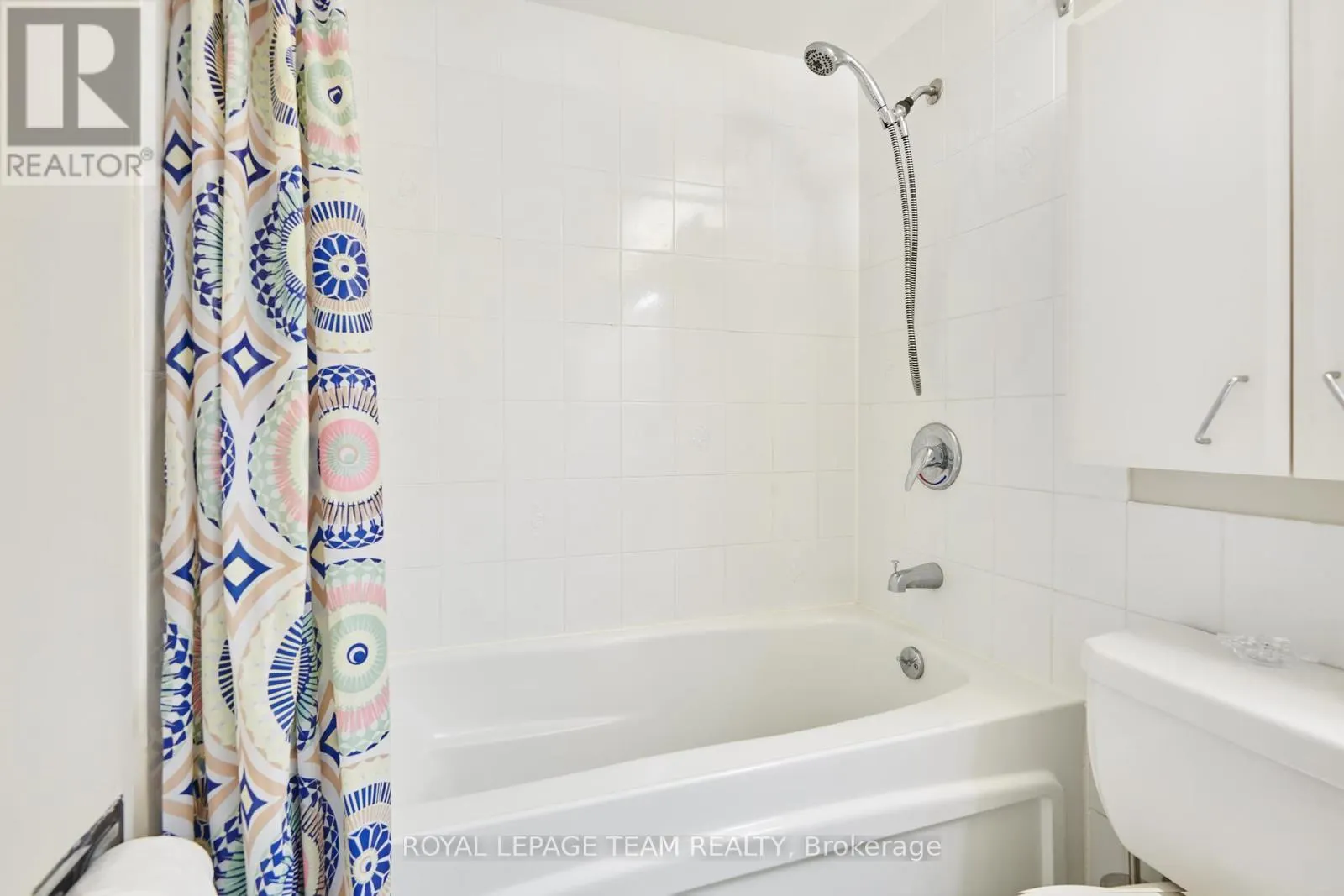 2409 - 900 DYNES ROAD
