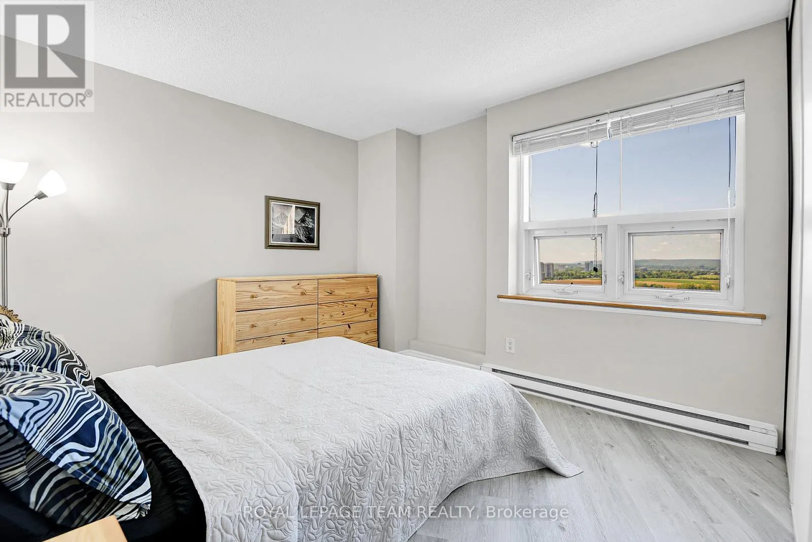 2409 - 900 DYNES ROAD