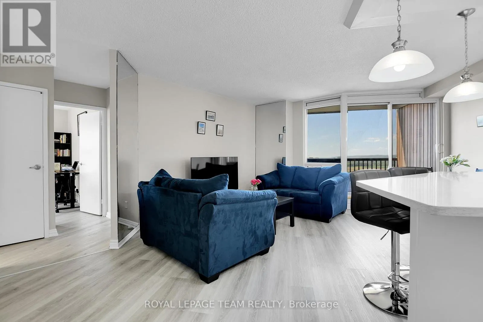 2409 - 900 DYNES ROAD