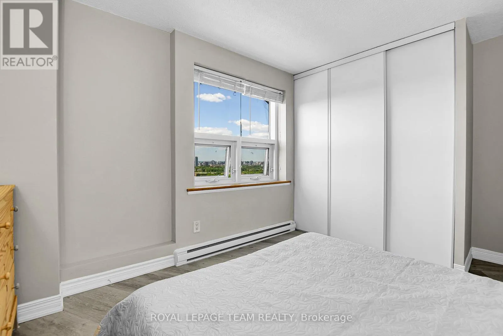 2409 - 900 DYNES ROAD