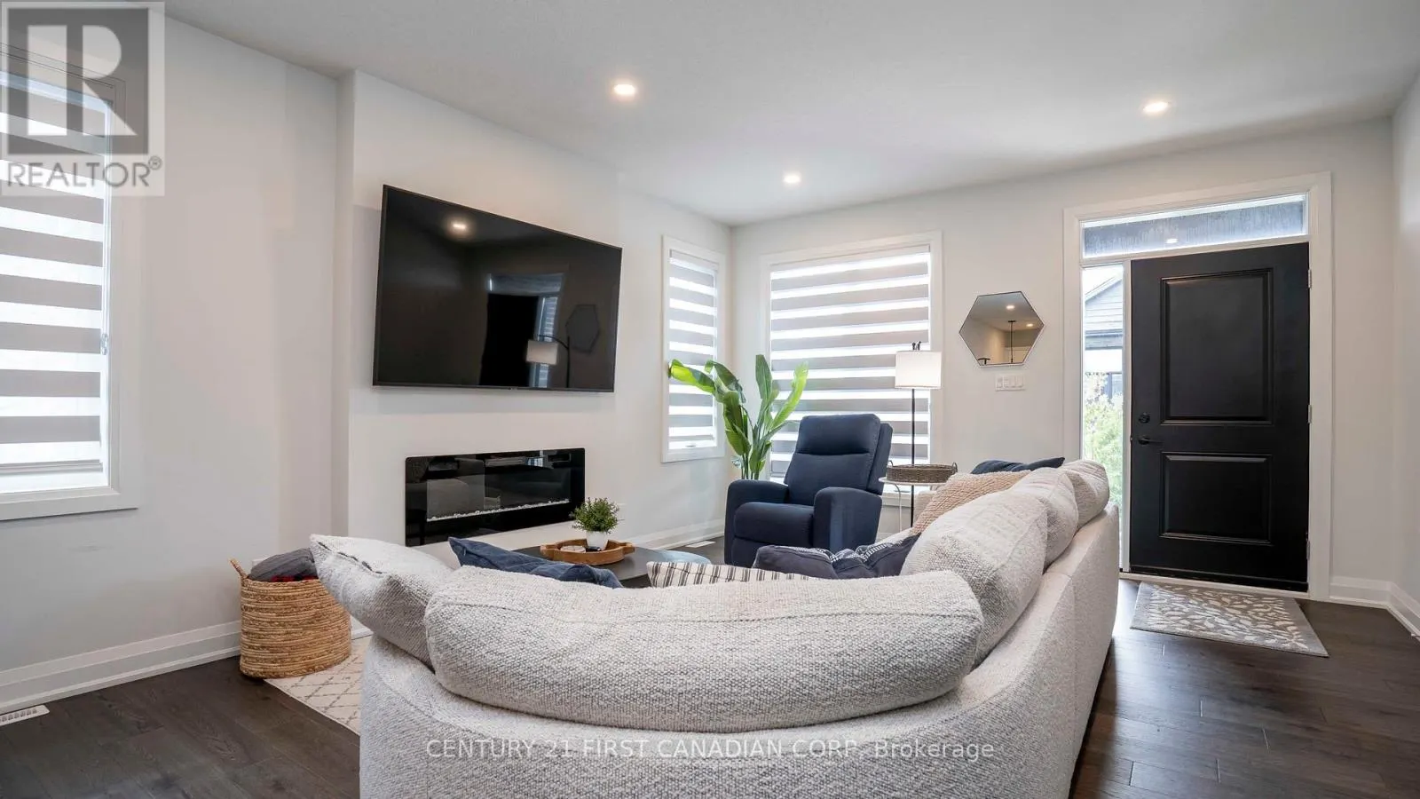 25 - 383 DAVENTRY WAY, #25
