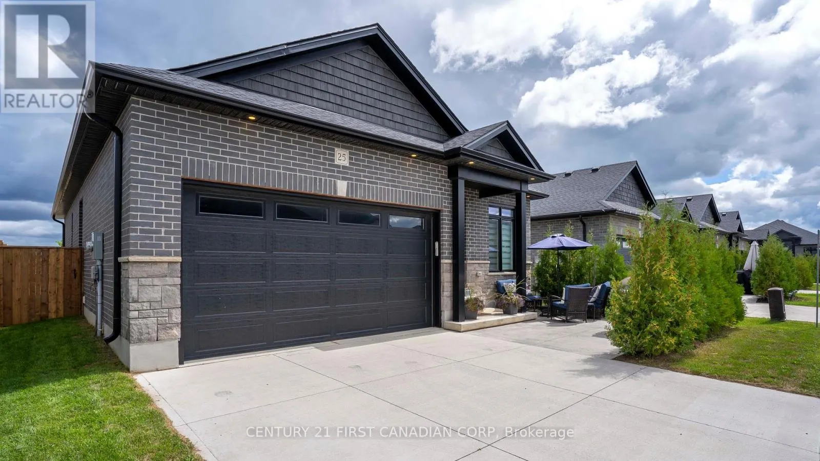 25 - 383 DAVENTRY WAY, #25
