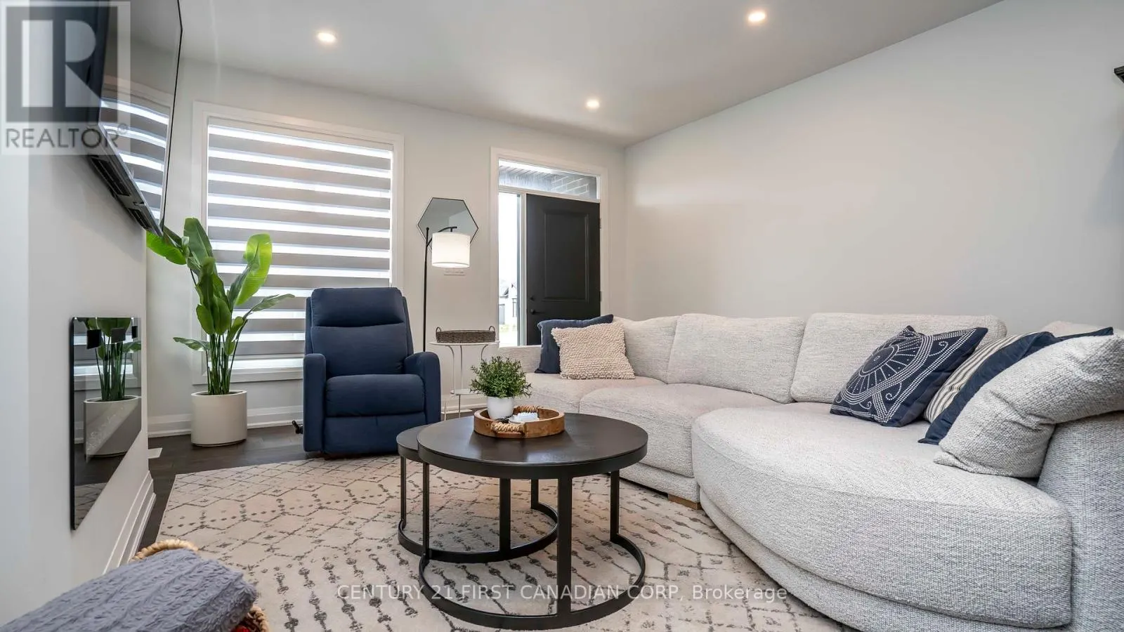 25 - 383 DAVENTRY WAY, #25