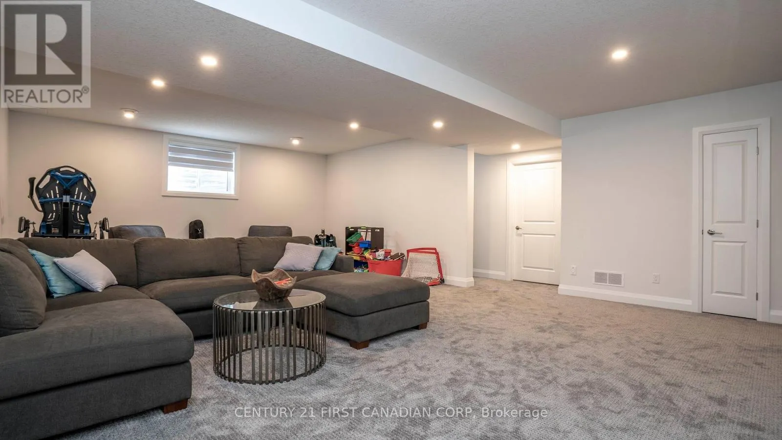 25 - 383 DAVENTRY WAY, #25