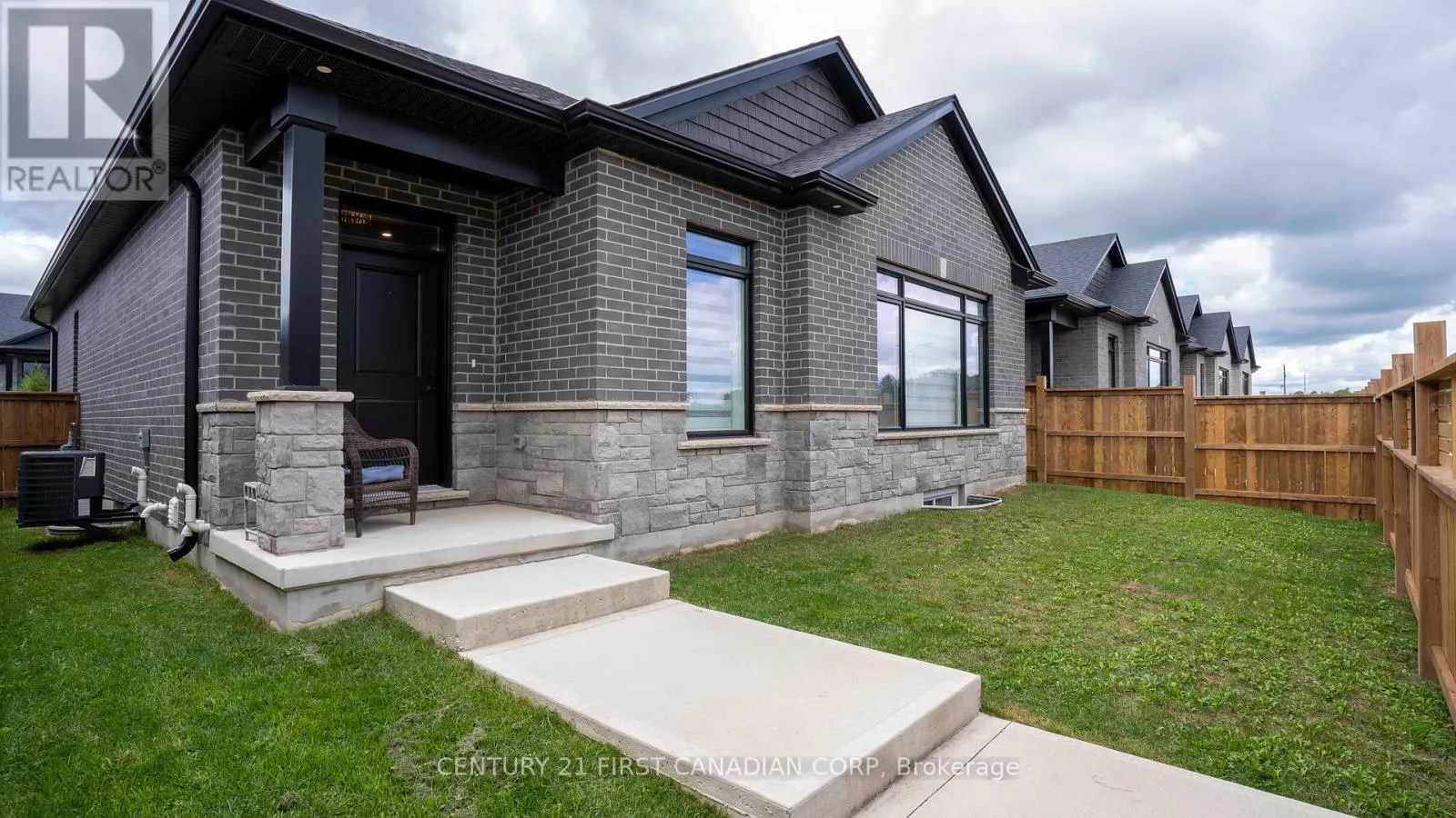 25 - 383 DAVENTRY WAY, #25