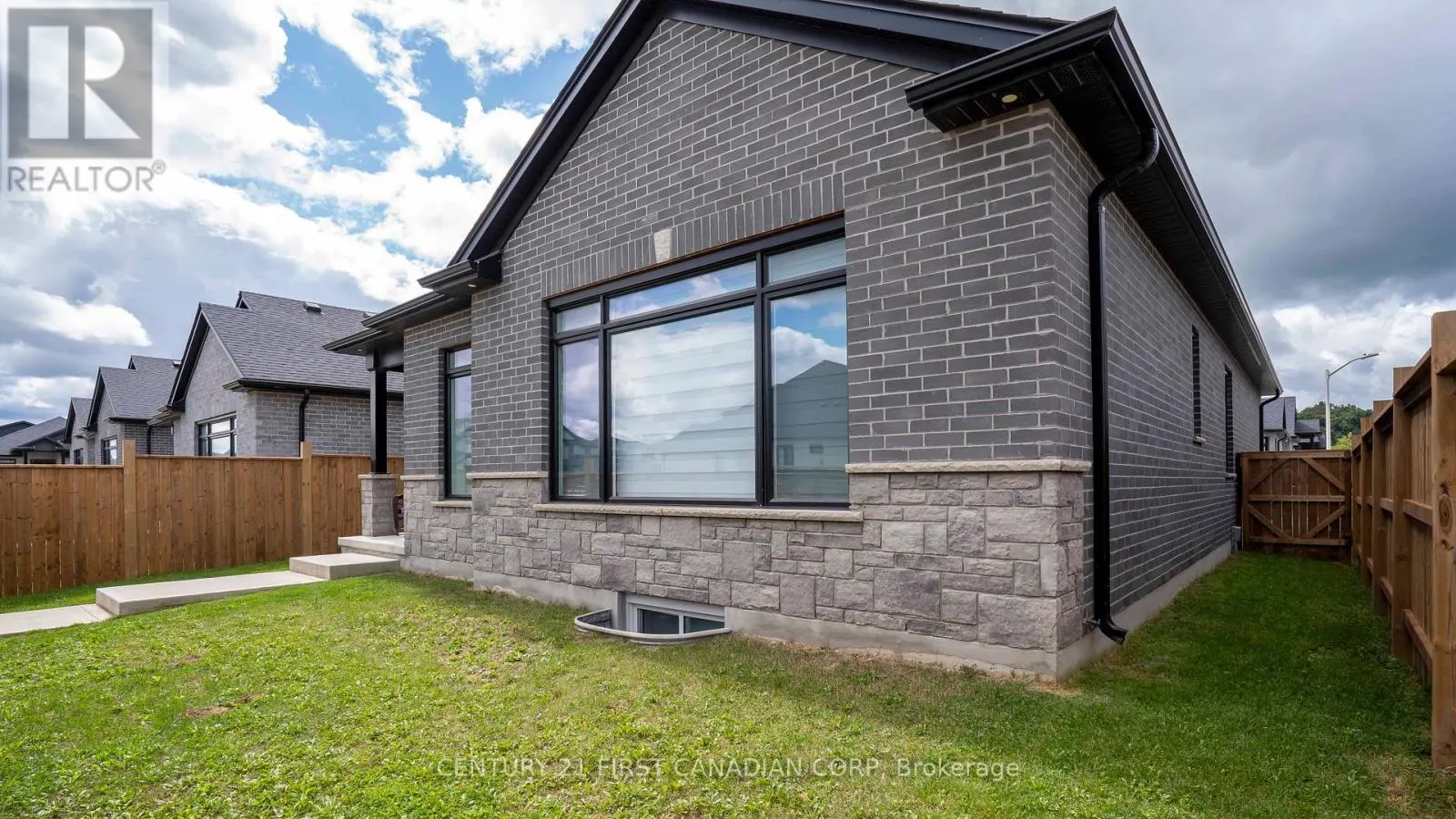 25 - 383 DAVENTRY WAY, #25