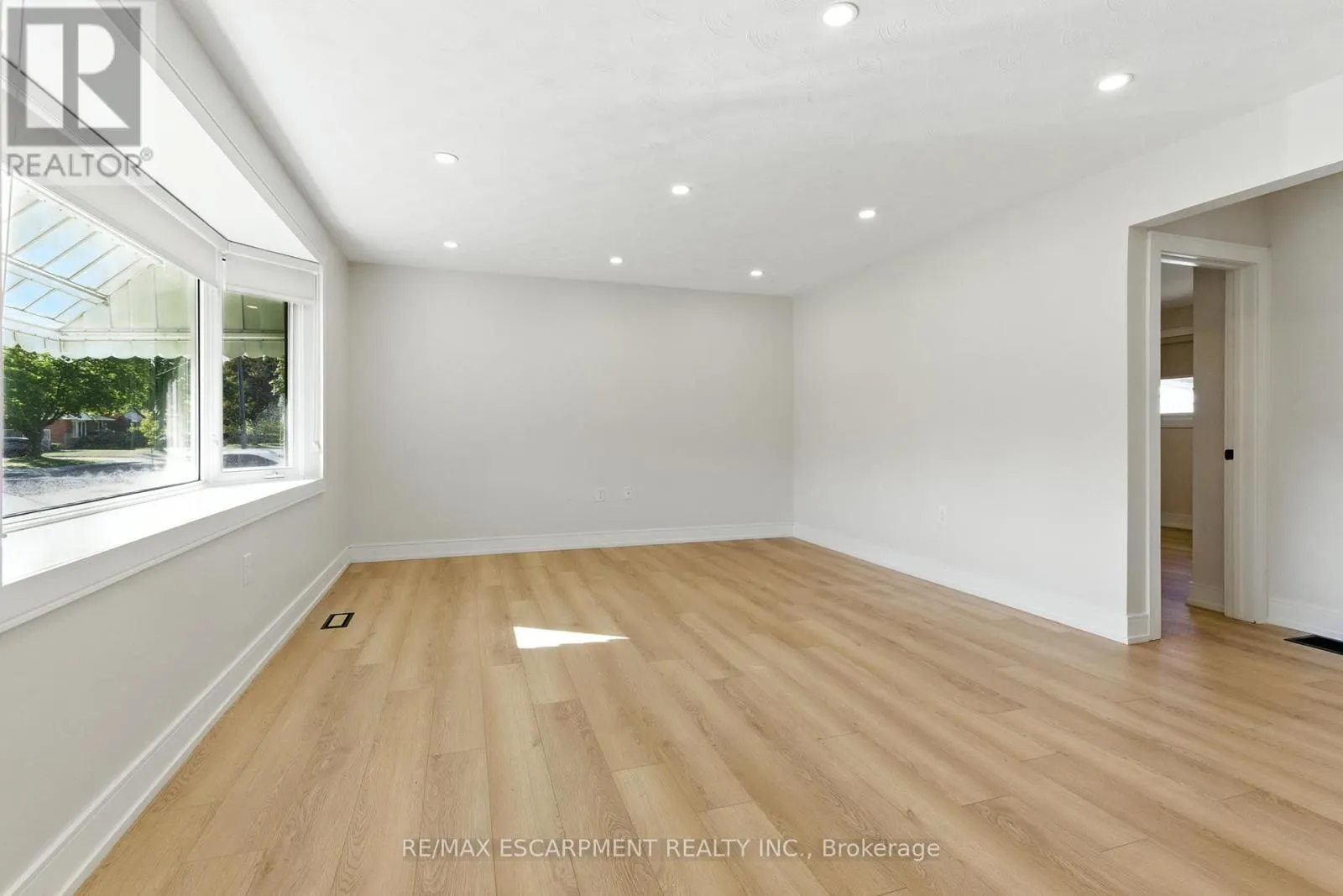 MAIN - 35 WILDEWOOD AVENUE