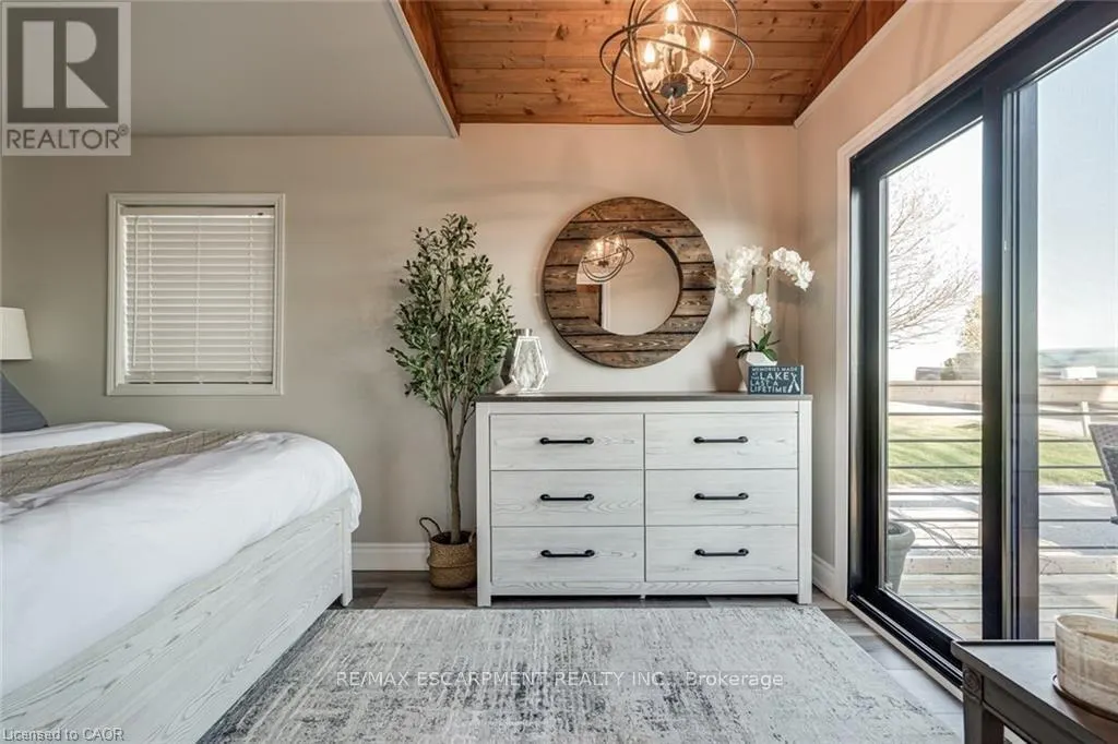 71 LAKESHORE ROAD