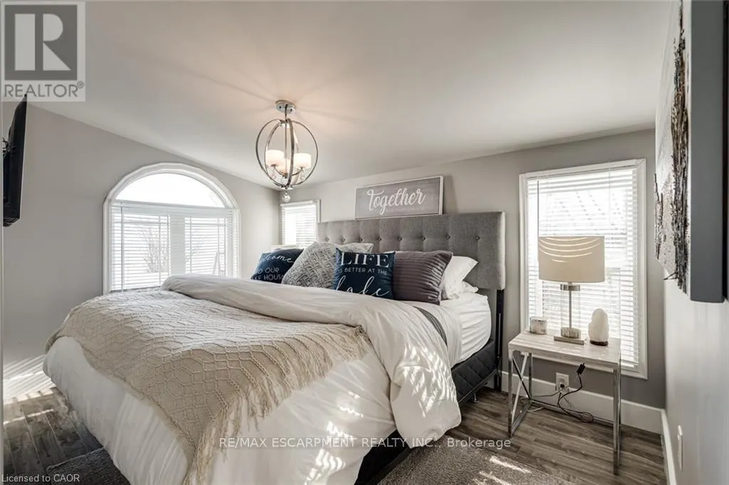 71 LAKESHORE ROAD
