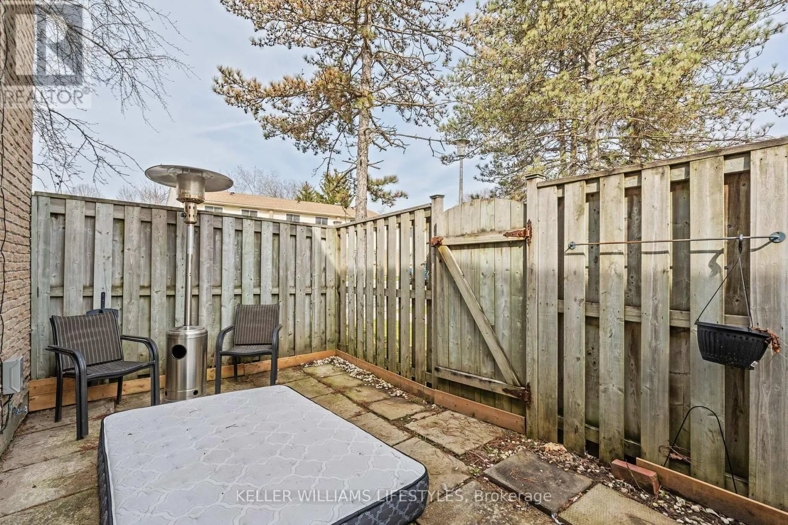 26 - 166 SOUTHDALE ROAD W, #26