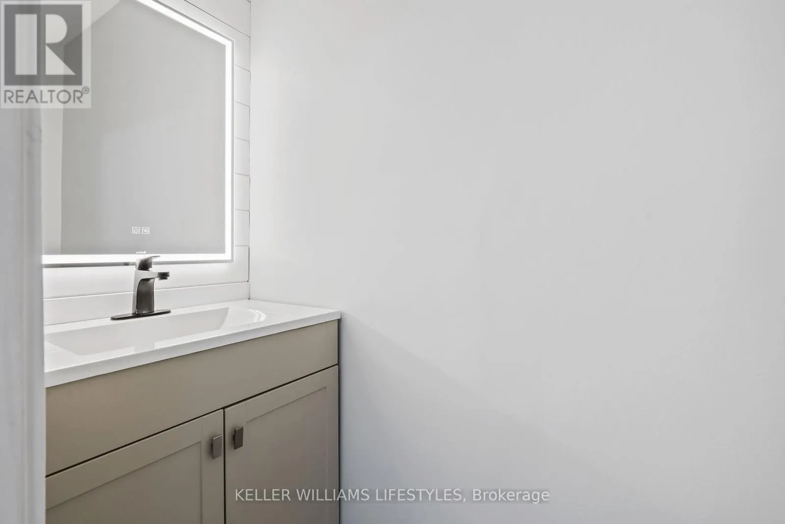 26 - 166 SOUTHDALE ROAD W, #26