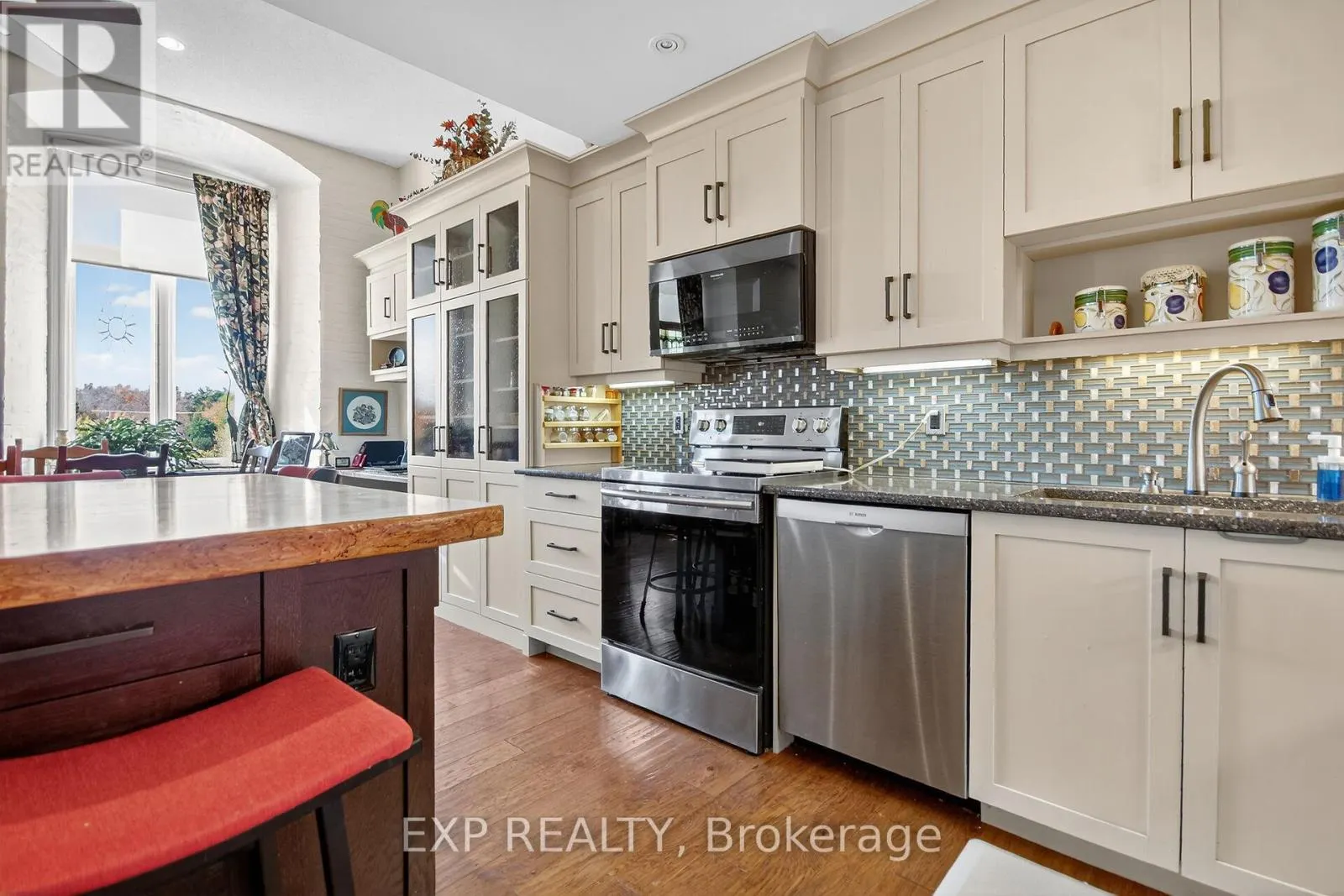 408 - 1 ROSAMOND STREET E