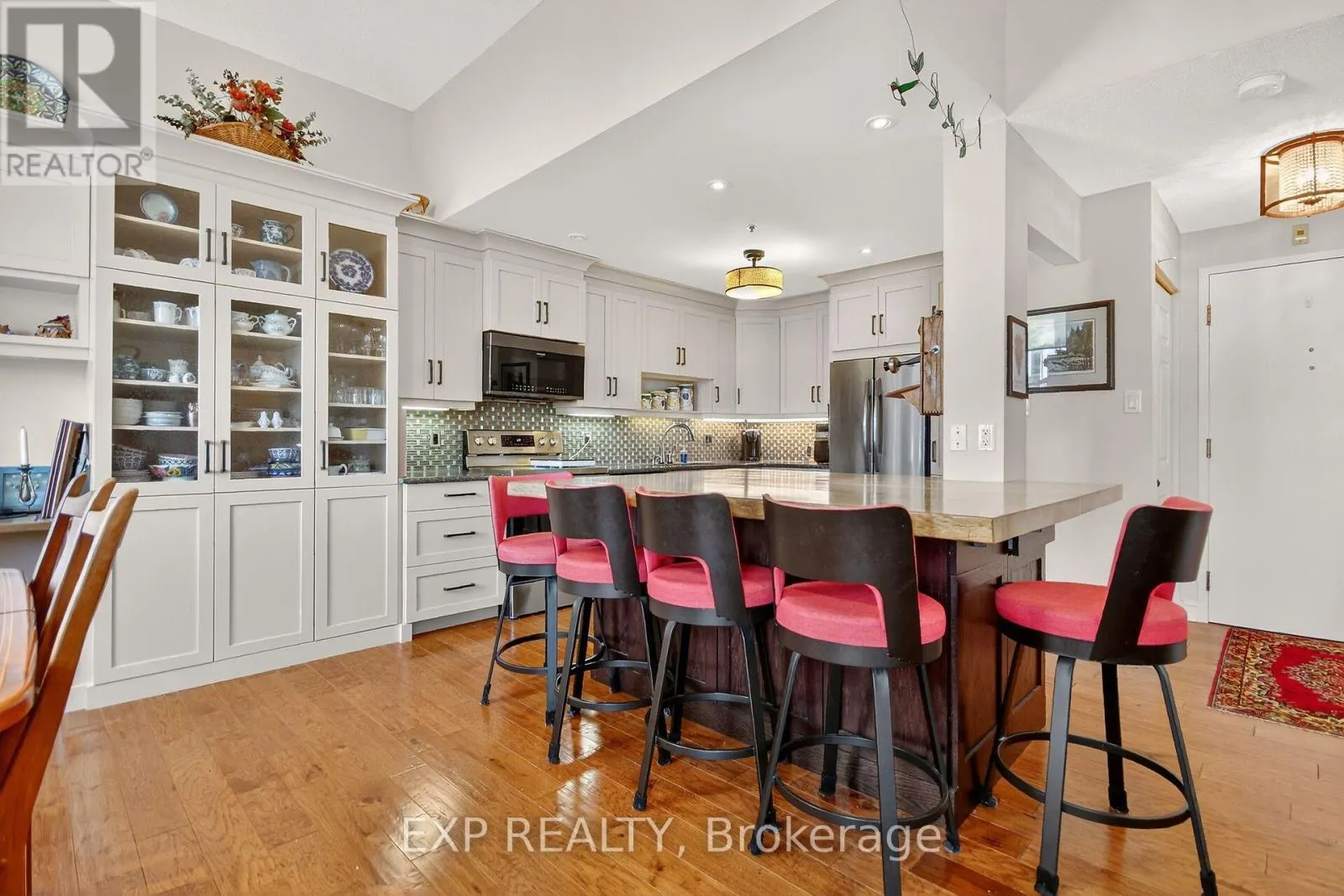 408 - 1 ROSAMOND STREET E