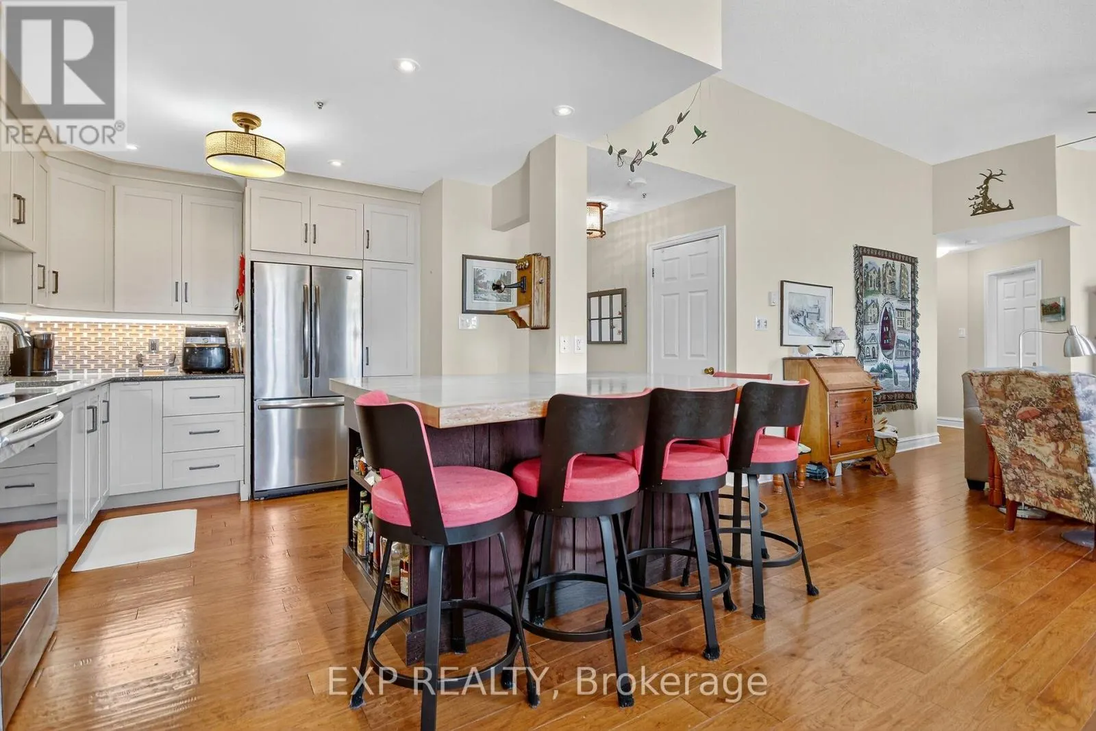408 - 1 ROSAMOND STREET E