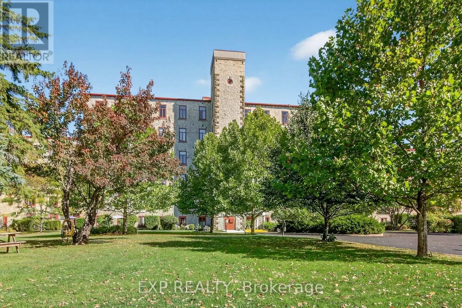 408 - 1 ROSAMOND STREET E
