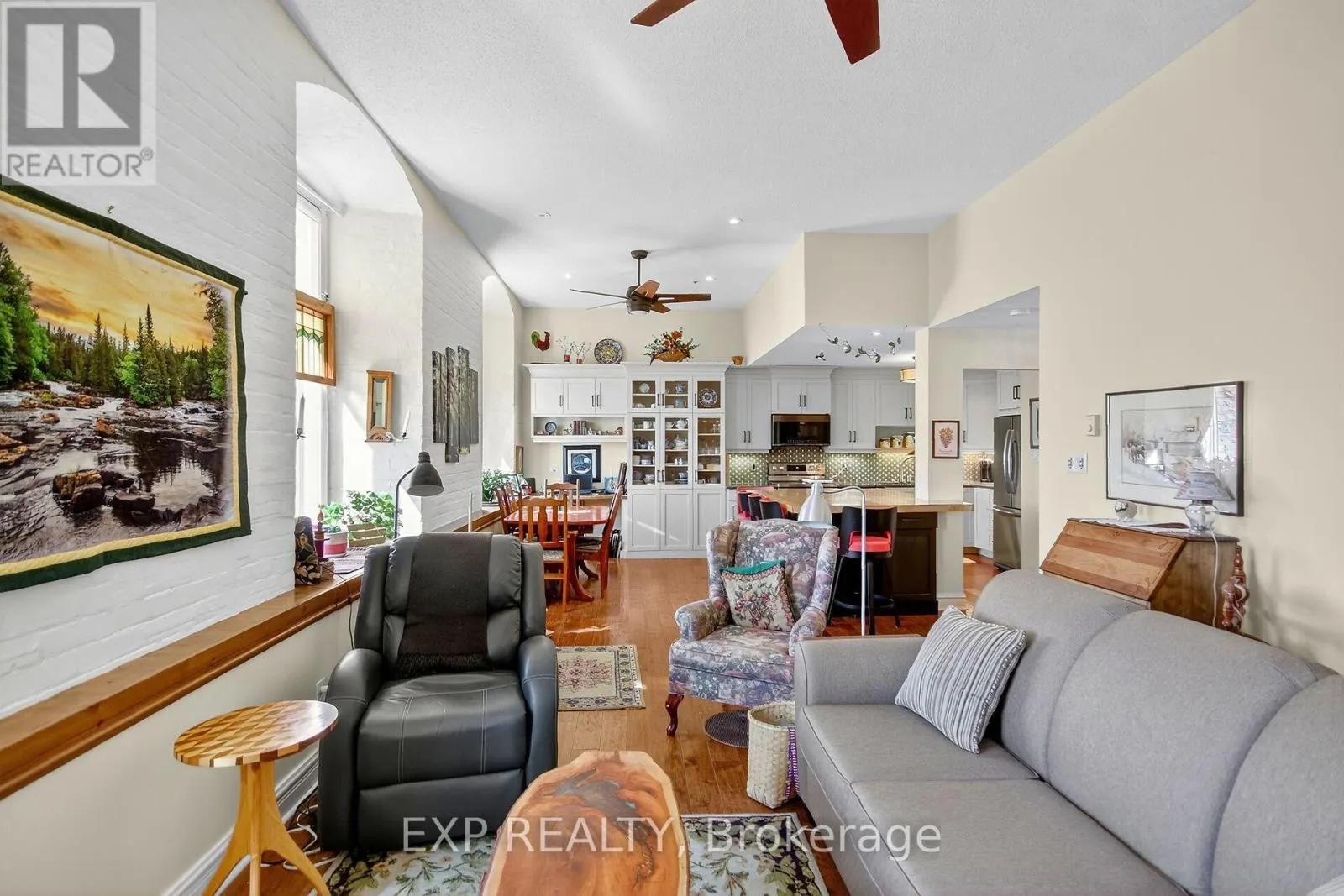 408 - 1 ROSAMOND STREET E