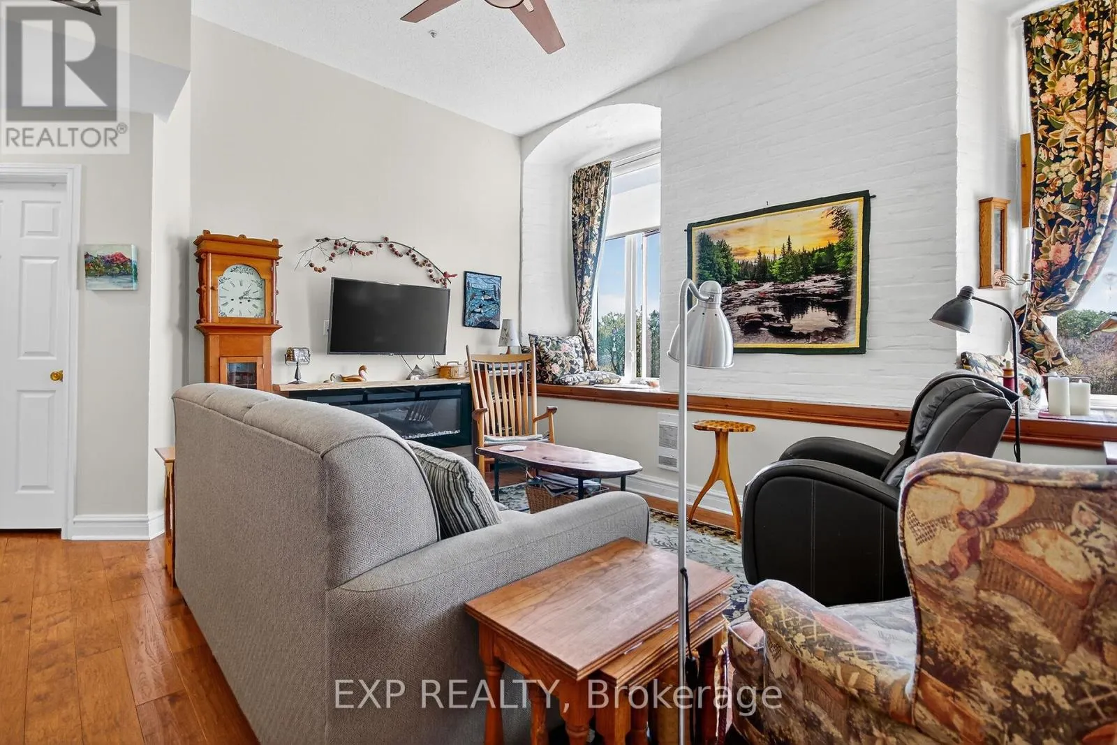 408 - 1 ROSAMOND STREET E