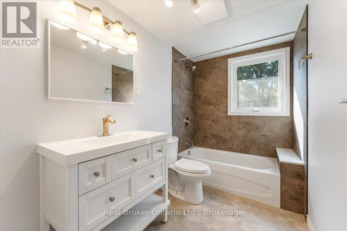 106 SIMCOE STREET E