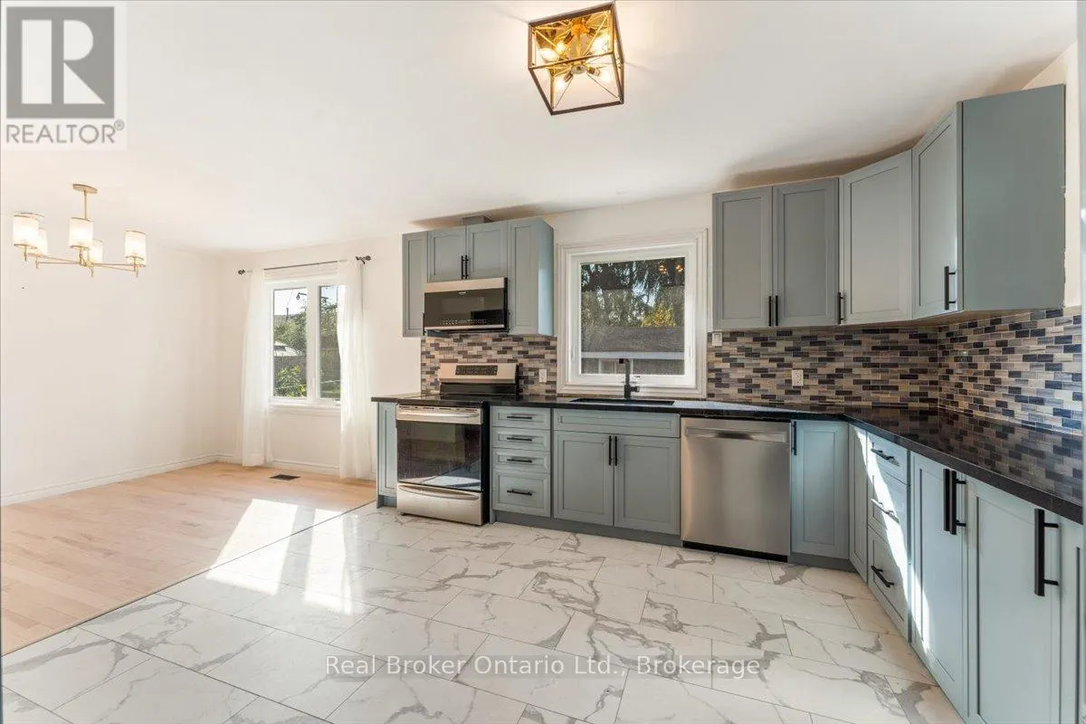 106 SIMCOE STREET E