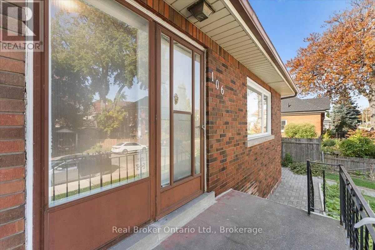 106 SIMCOE STREET E