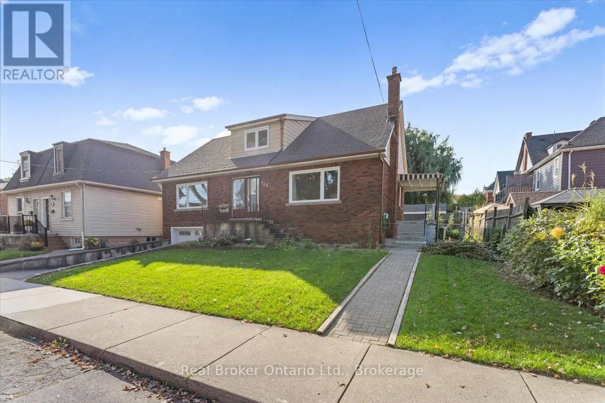106 SIMCOE STREET E