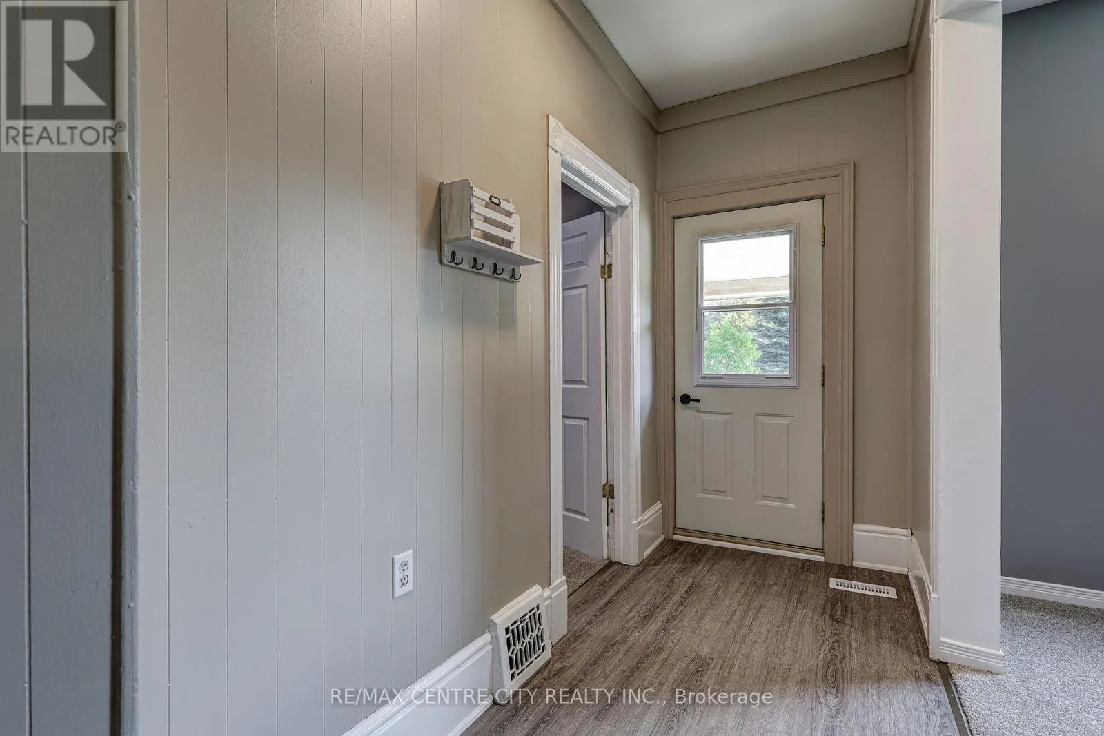 16 WOODWORTH AVENUE