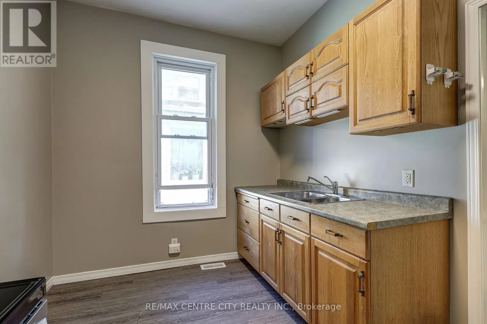 16 WOODWORTH AVENUE