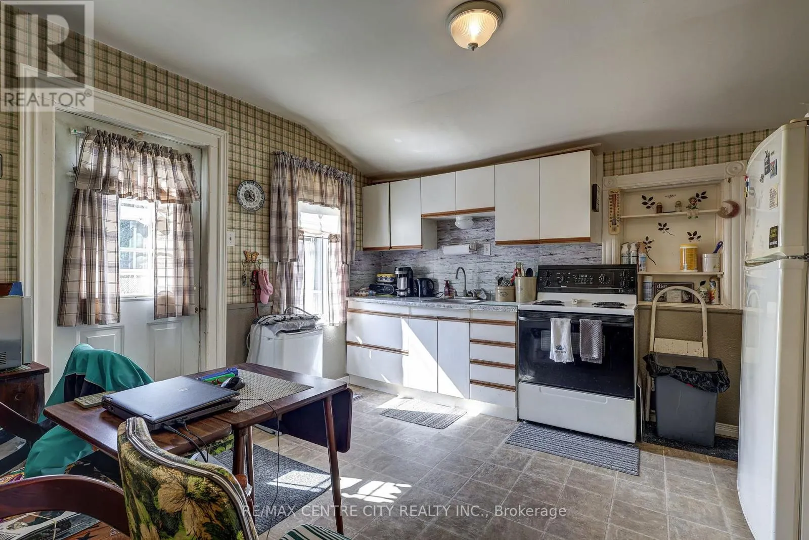 16 WOODWORTH AVENUE