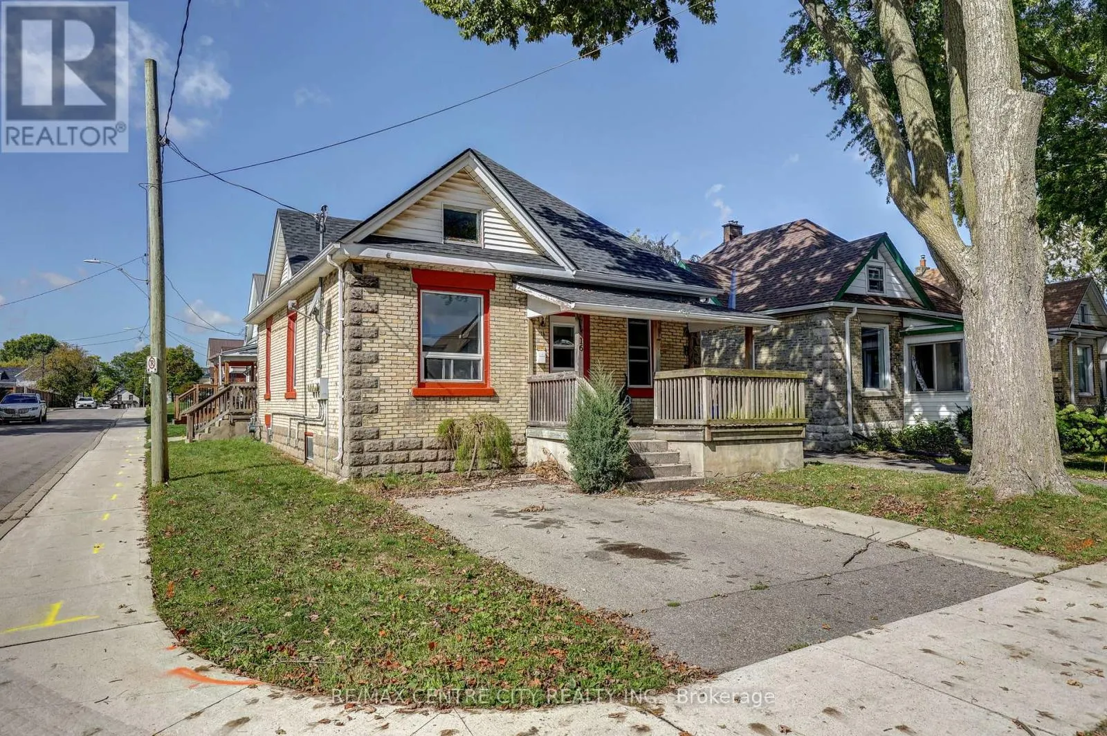 16 WOODWORTH AVENUE