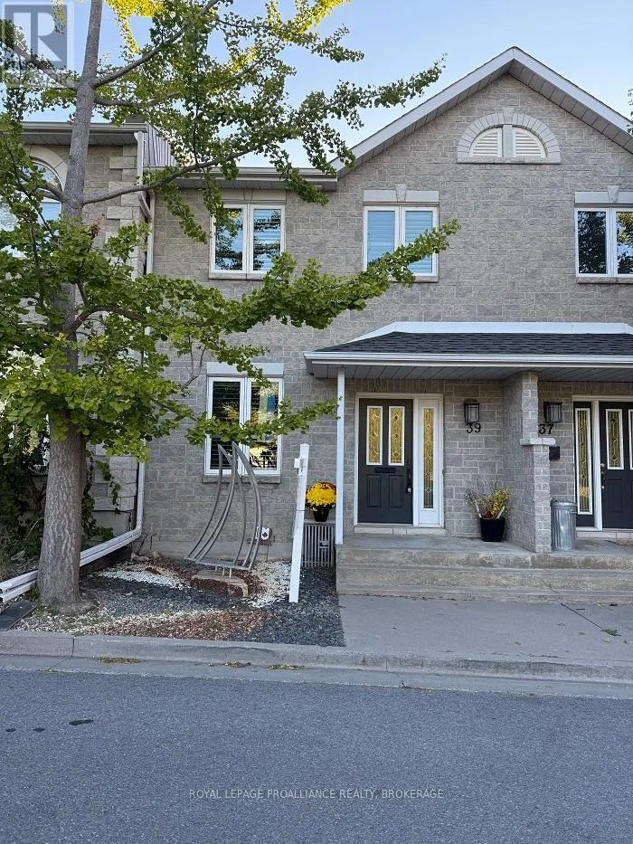 39 MOWAT AVENUE