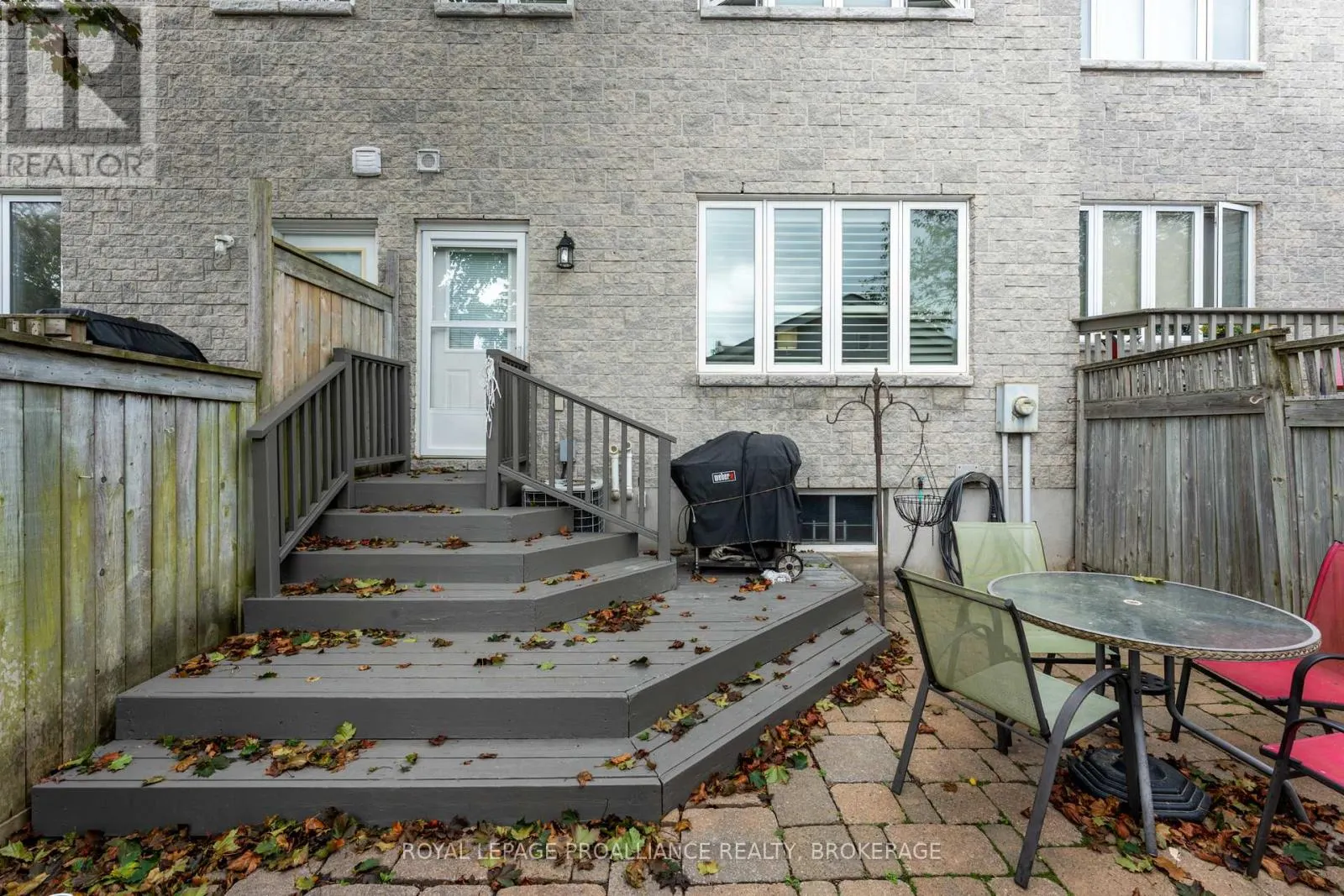 39 MOWAT AVENUE