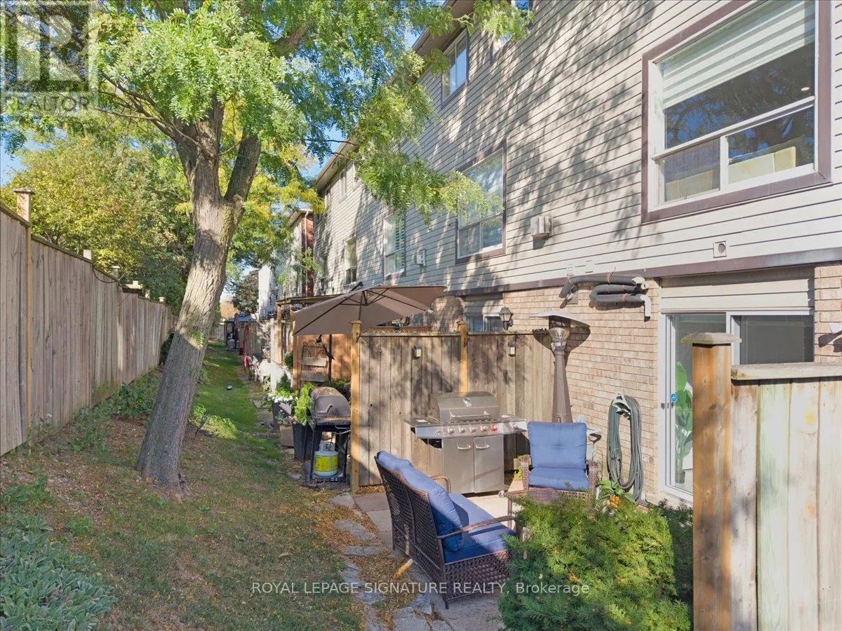 11 - 384 LIMERIDGE ROAD E