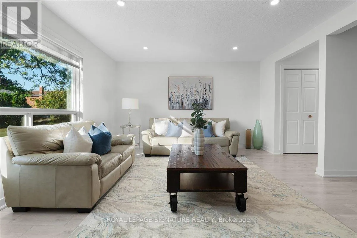 11 - 384 LIMERIDGE ROAD E