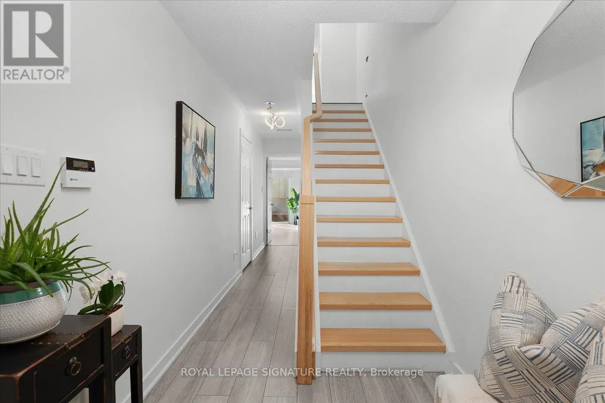 11 - 384 LIMERIDGE ROAD E