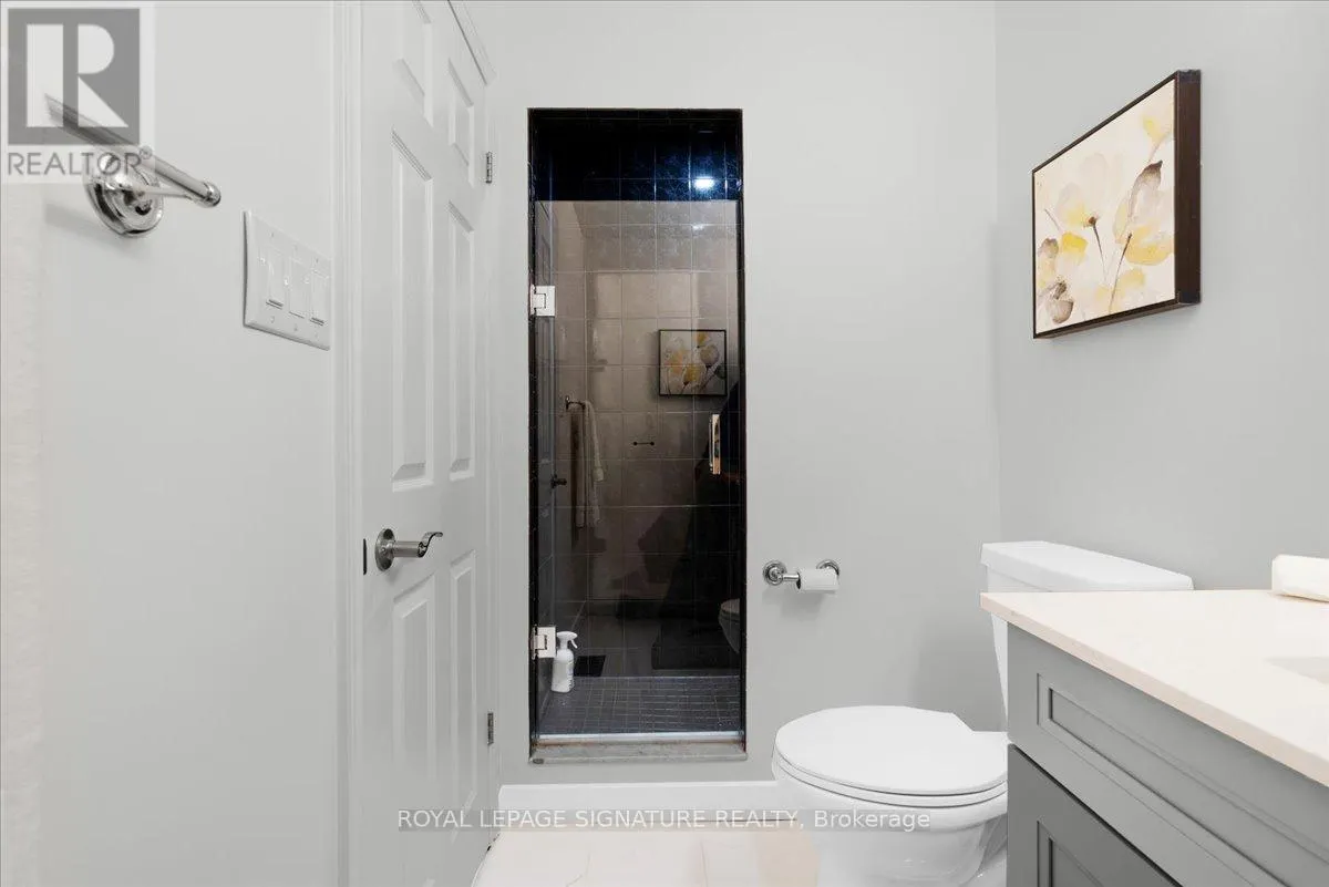 11 - 384 LIMERIDGE ROAD E