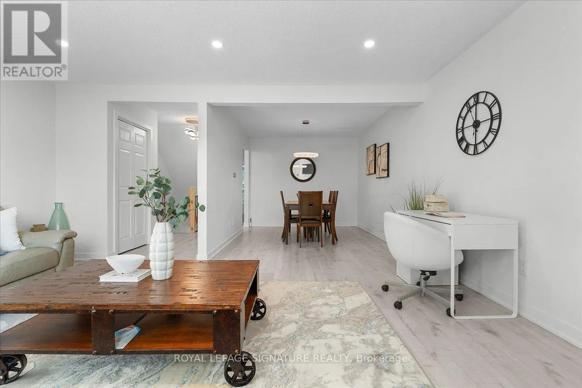 11 - 384 LIMERIDGE ROAD E