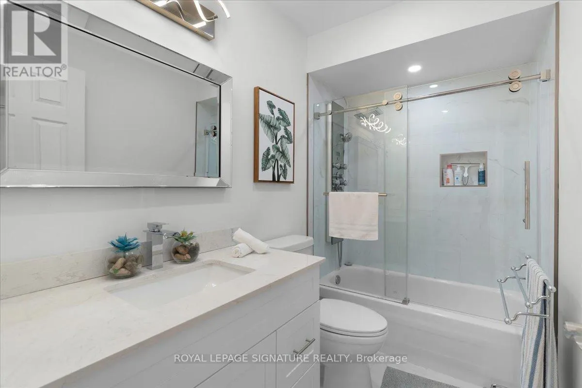 11 - 384 LIMERIDGE ROAD E