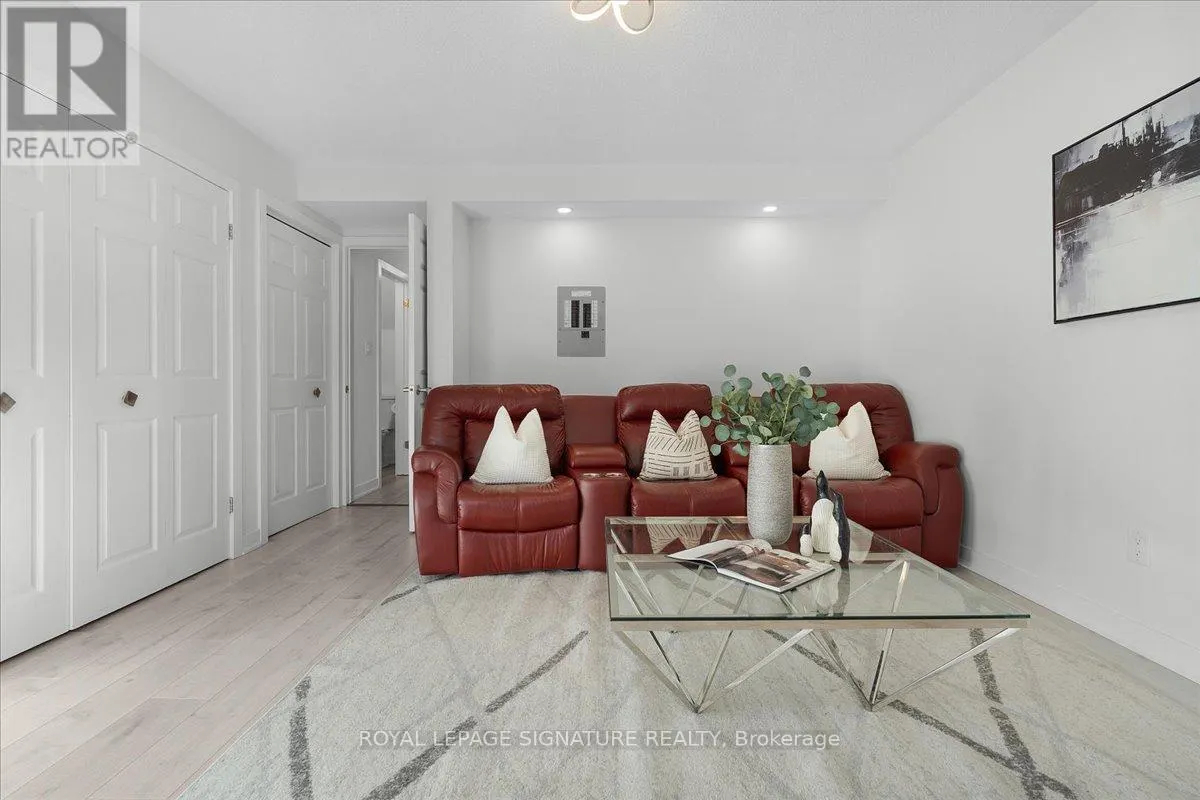 11 - 384 LIMERIDGE ROAD E