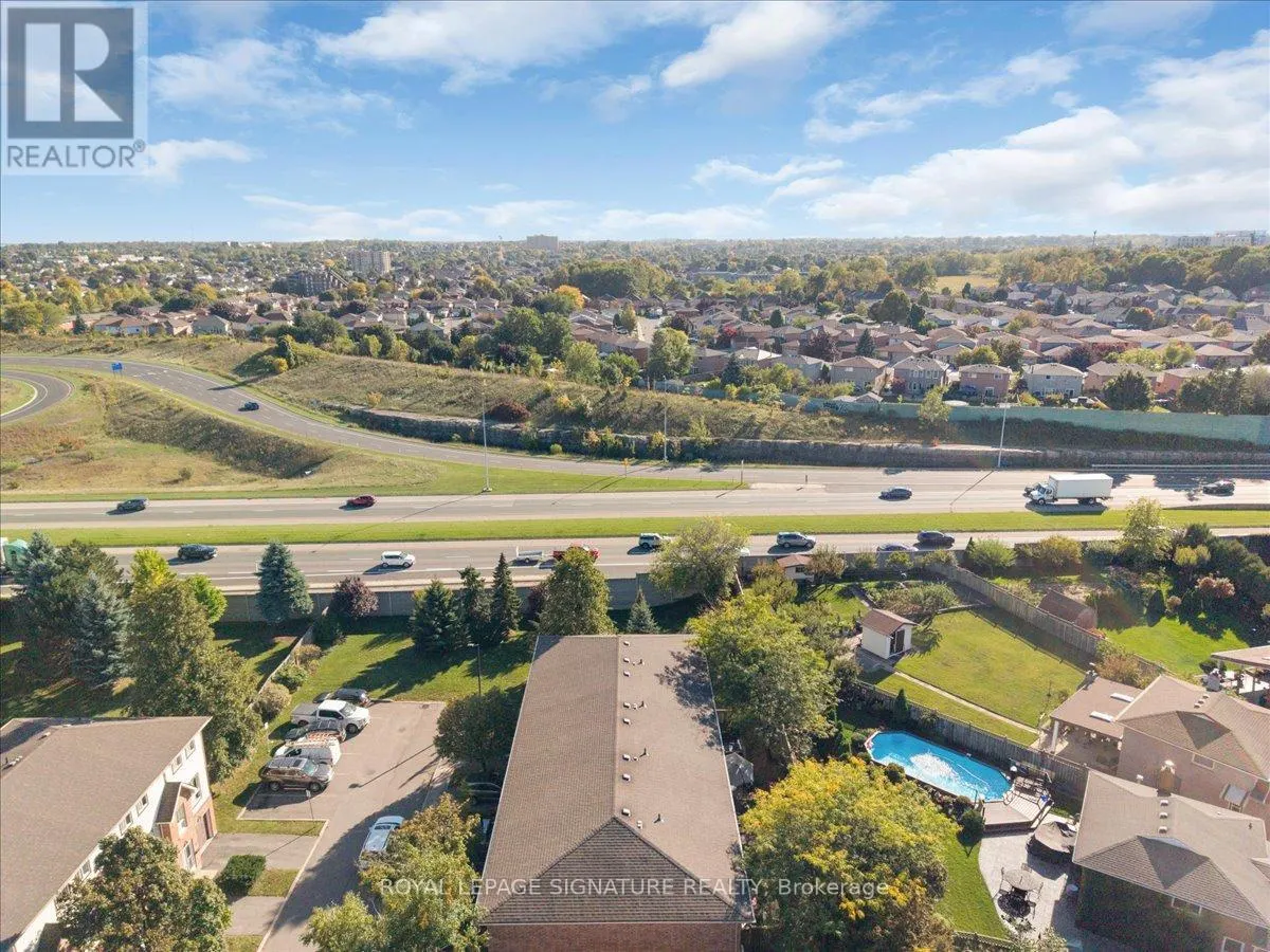 11 - 384 LIMERIDGE ROAD E