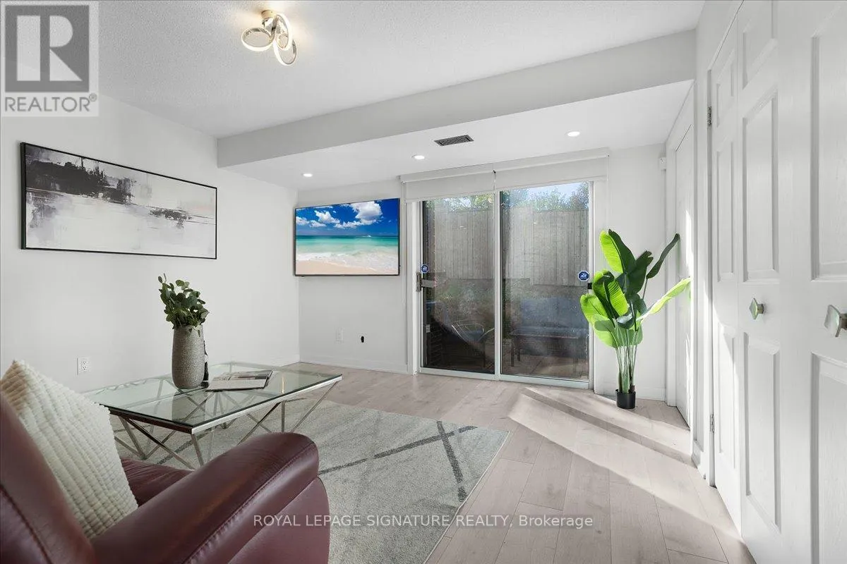 11 - 384 LIMERIDGE ROAD E