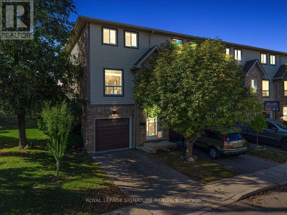 11 - 384 LIMERIDGE ROAD E
