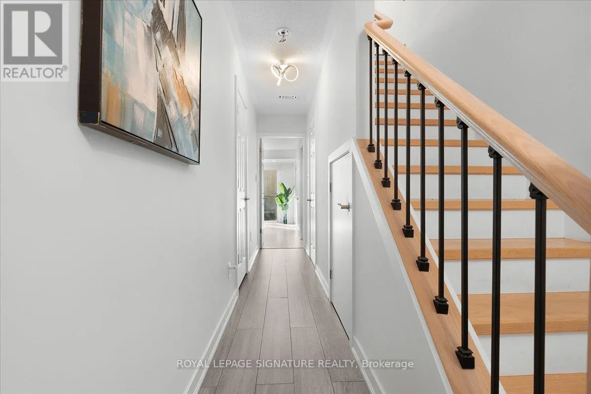11 - 384 LIMERIDGE ROAD E