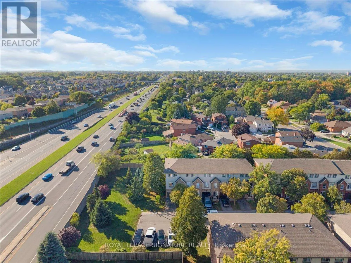 11 - 384 LIMERIDGE ROAD E