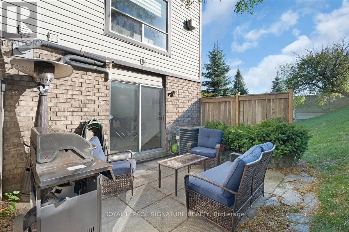 11 - 384 LIMERIDGE ROAD E